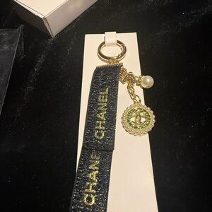 CHANEL  Navy blue and Gold Key Holder with Pearl Accent GWP